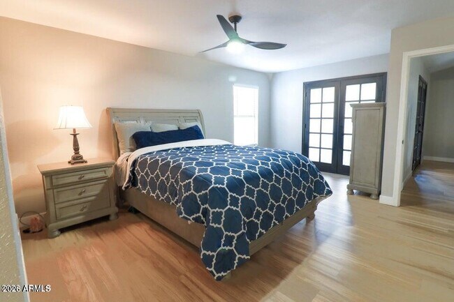 Building Photo - 113 S Ocean Dr