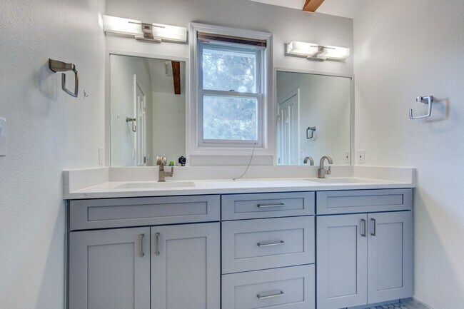 Building Photo - Gorgeous 3BD/2.5BA Downtown Boulder Home- ...