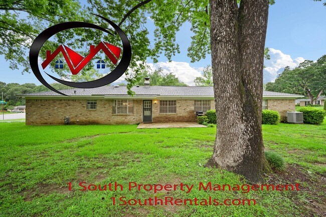 Building Photo - 2205 Woodhillcrest Dr
