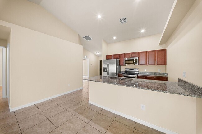 Building Photo - 2820-2824 SW 7th Pl