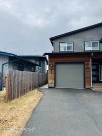 Building Photo - Fully furnished ranch style in downtown Anchorage