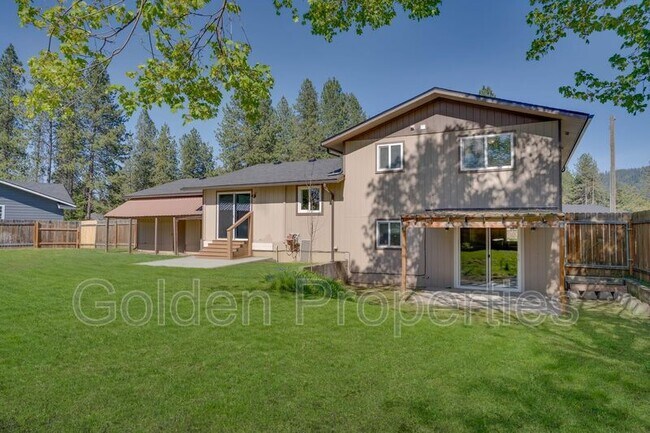 Building Photo - 3703 E Pine Hill Dr