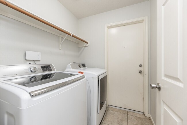 Building Photo - 21403 Hadrian Dr