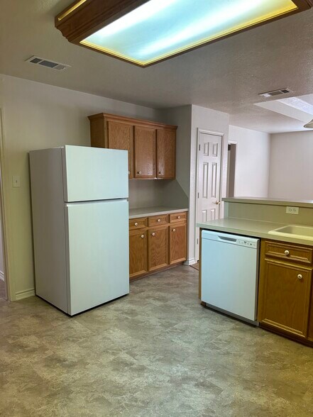Building Photo - 1520 Indian Trl