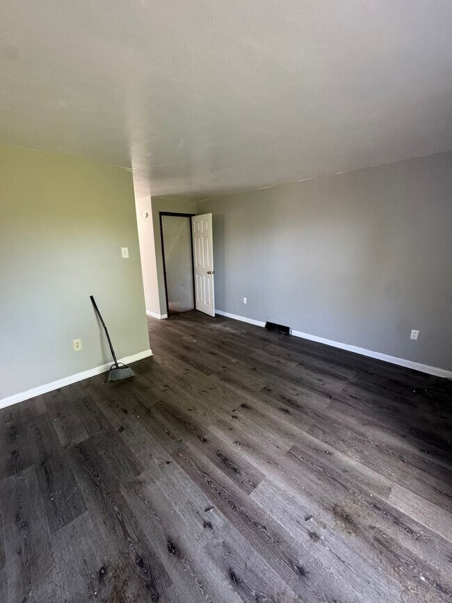 Building Photo - 2-Bedroom 1-Bathroom townhouse in McKeesport!