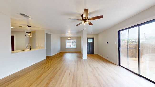 Building Photo - 2210 Muddy Peak Dr