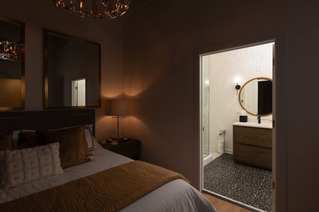 Building Photo - 22 E Elm St