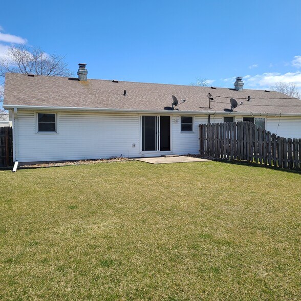 Building Photo - 1331 Primrose Ln