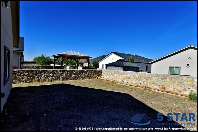 Building Photo - 14945 Tierra Escape Ave