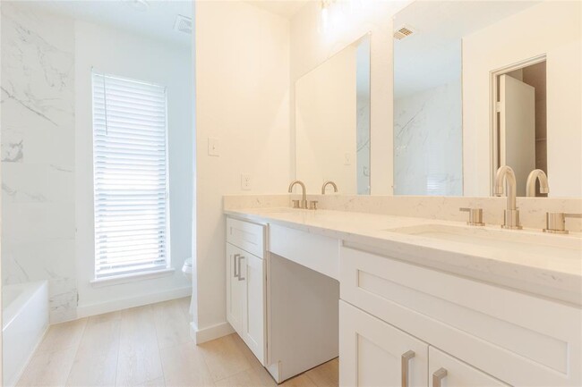 Building Photo - 8311 Quail Burg Ln