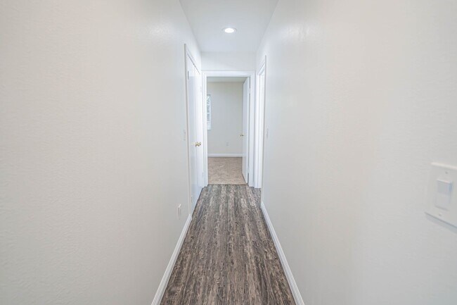 Building Photo - 3-Bedroom Single-Story Home with Private P...