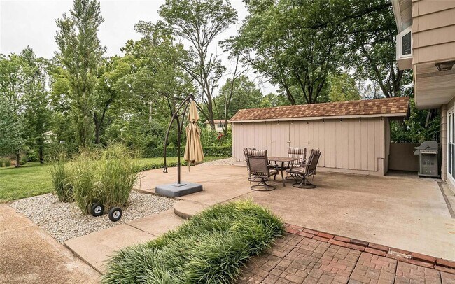 Building Photo - 805 Rockhurst Dr