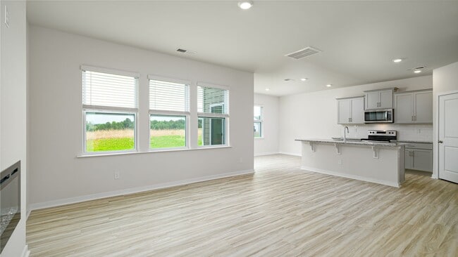 Building Photo - Modern 3-Bedroom Home in Community with Po...