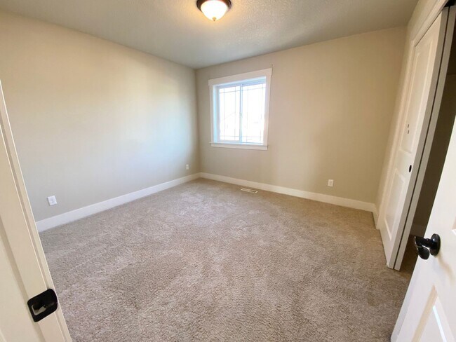 Building Photo - Bethany Creek 3 Bedroom Home!