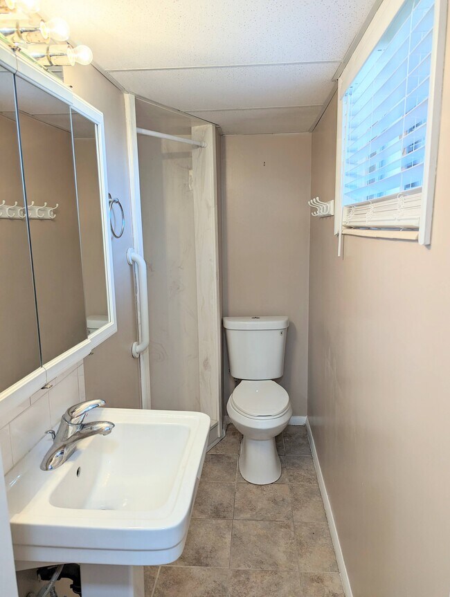 Building Photo - 18 E 900 S