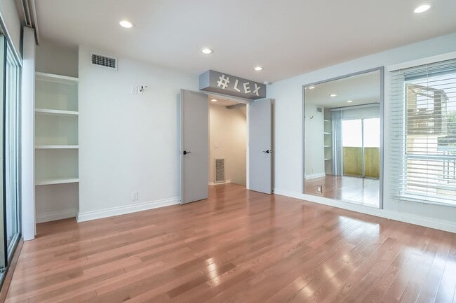 Building Photo - 18411 Hatteras St