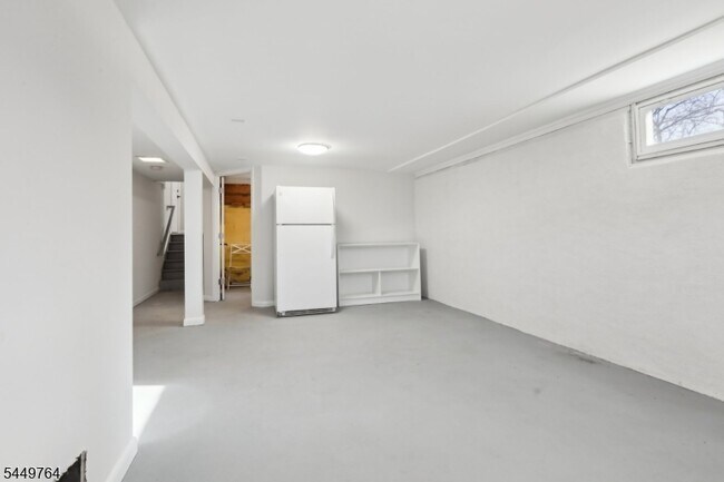 Building Photo - 287 Country Club Dr