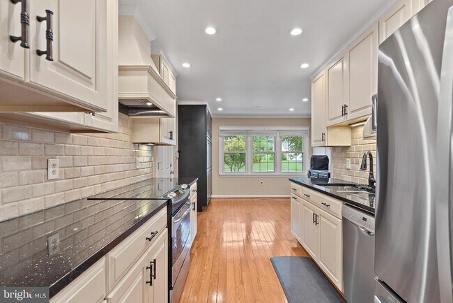 Building Photo - 1719 Larkmeade Dr
