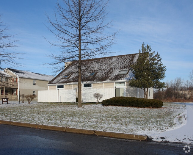 Building Photo - 7472 Huntington Dr