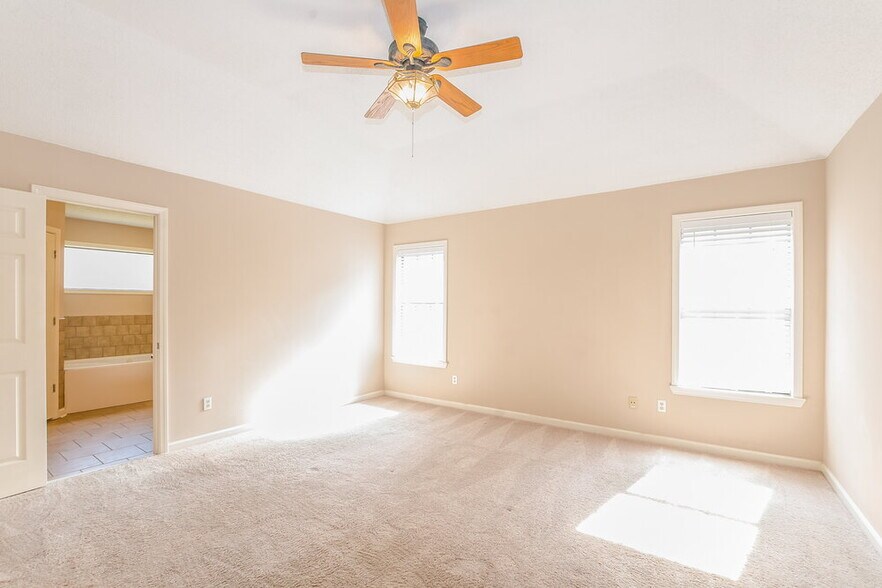 Building Photo - 3840 Westridge Dr