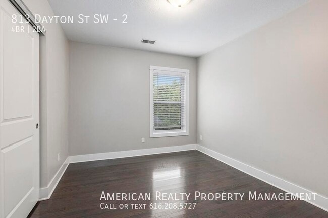 Building Photo - 813 Dayton St SW