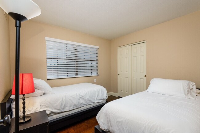 Building Photo - 16025 N 58th Pl