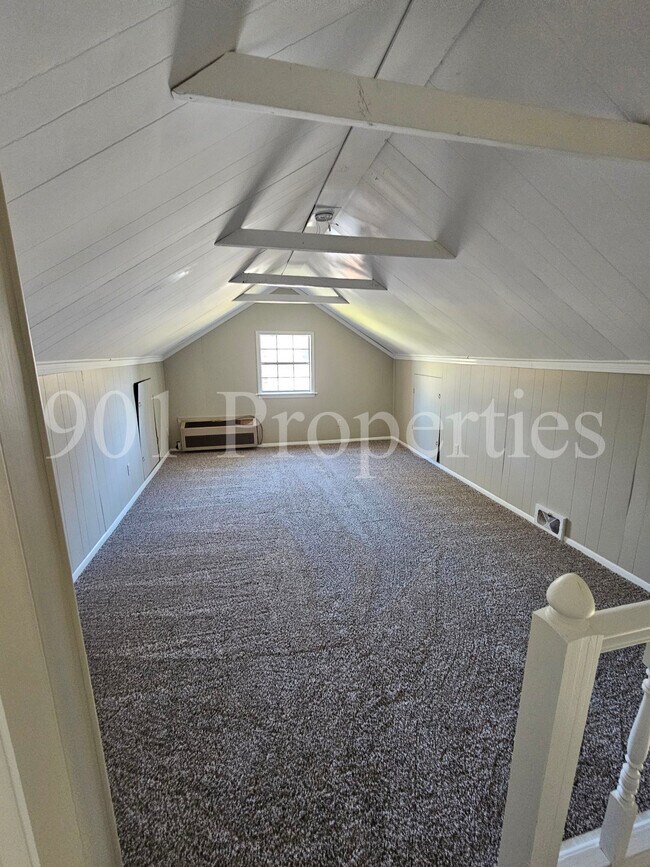 Building Photo - 2601 Camrose Cove