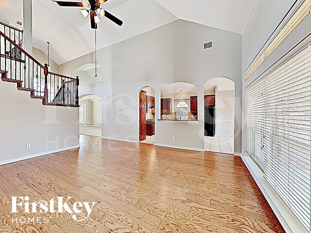 Building Photo - 304 Wisteria Way