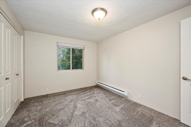 Building Photo - Exceptional 2 Bedroom, 2 Bathroom Apartment Living in Boise’s North End!