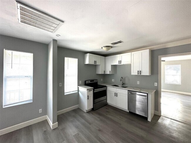 Building Photo - 4318 1st St