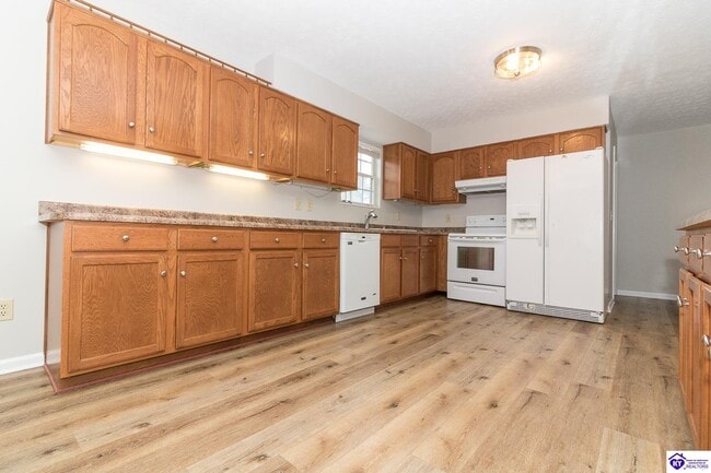 Building Photo - 214 Eagle Way