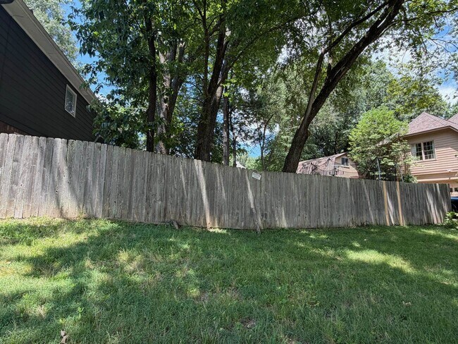 Building Photo - 2910 Foster Dale Cove