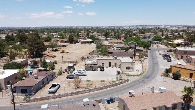 Building Photo - 8903 Old County Dr