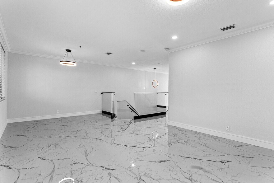 Building Photo - 3006 Waterside Cir