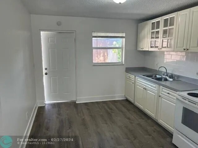 Building Photo - 1761 Windsor Dr