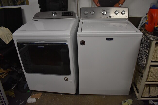 Building Photo - 6671 Jackson Dr