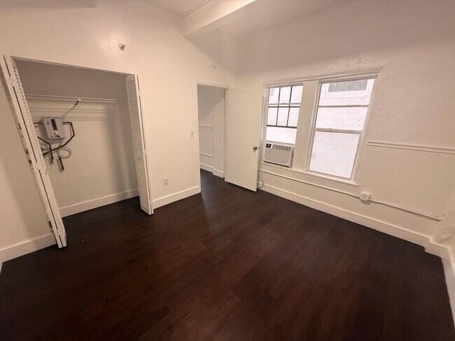 Building Photo - 230 23rd St