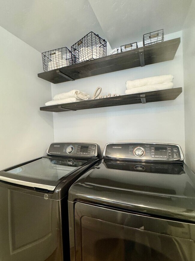 Building Photo - 4425 Sierra Springs Dr