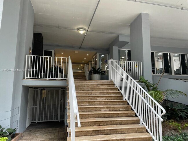 Building Photo - 170 SE 14th St