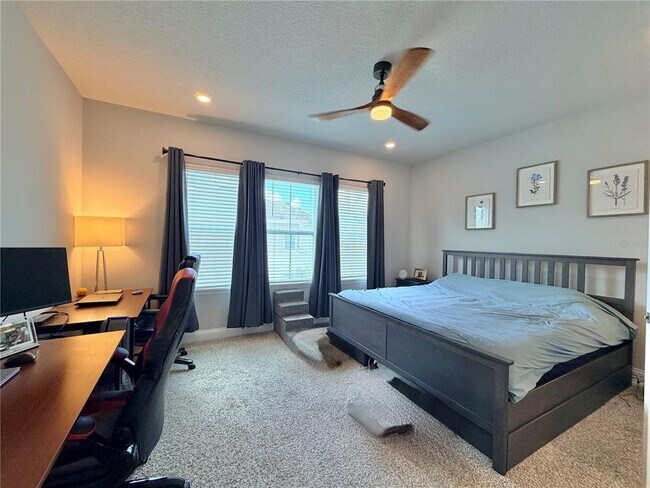 Building Photo - 660 Rosewood Way