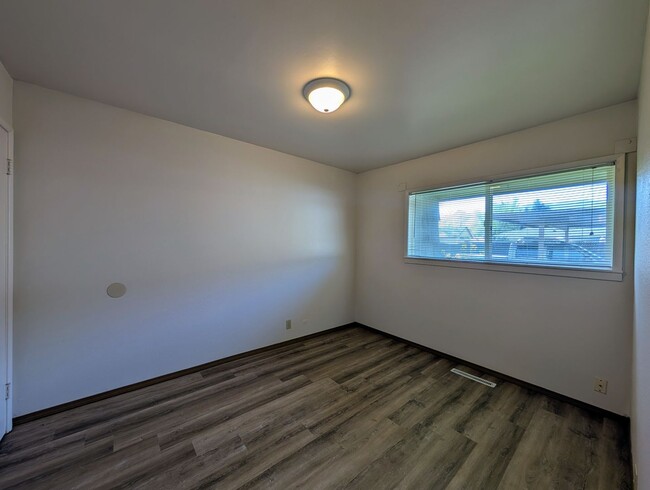 Building Photo - 1231/1233 Montana St.