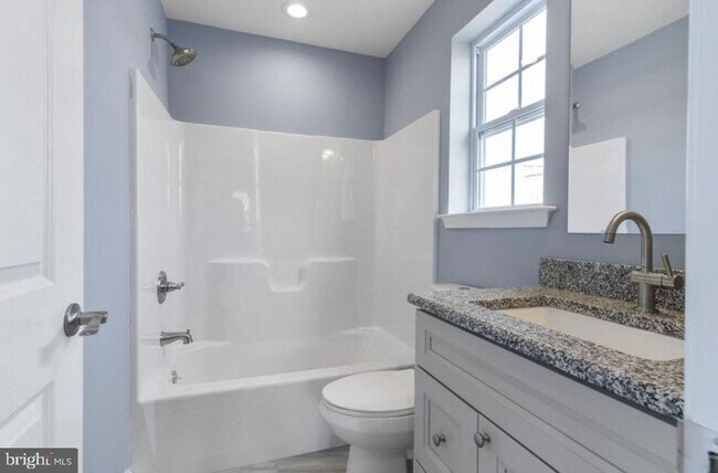 Building Photo - 802 Sixth Ave