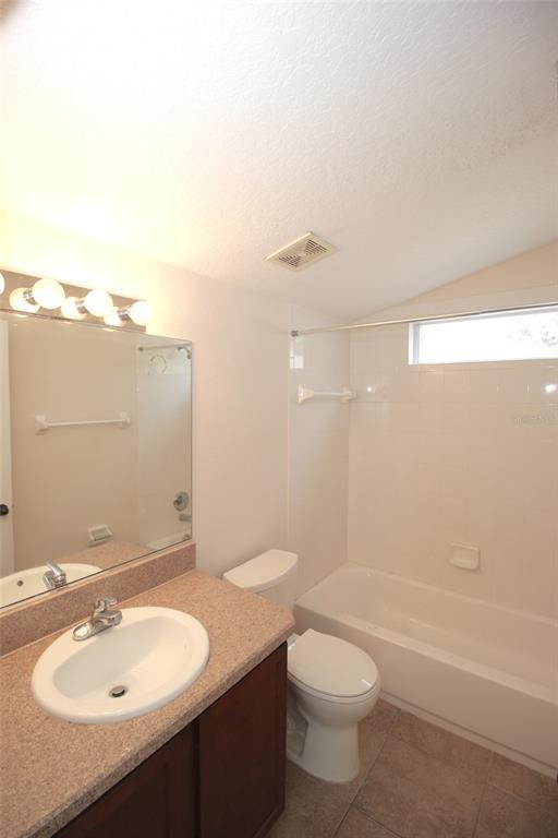 Building Photo - 60 Raintree Cir