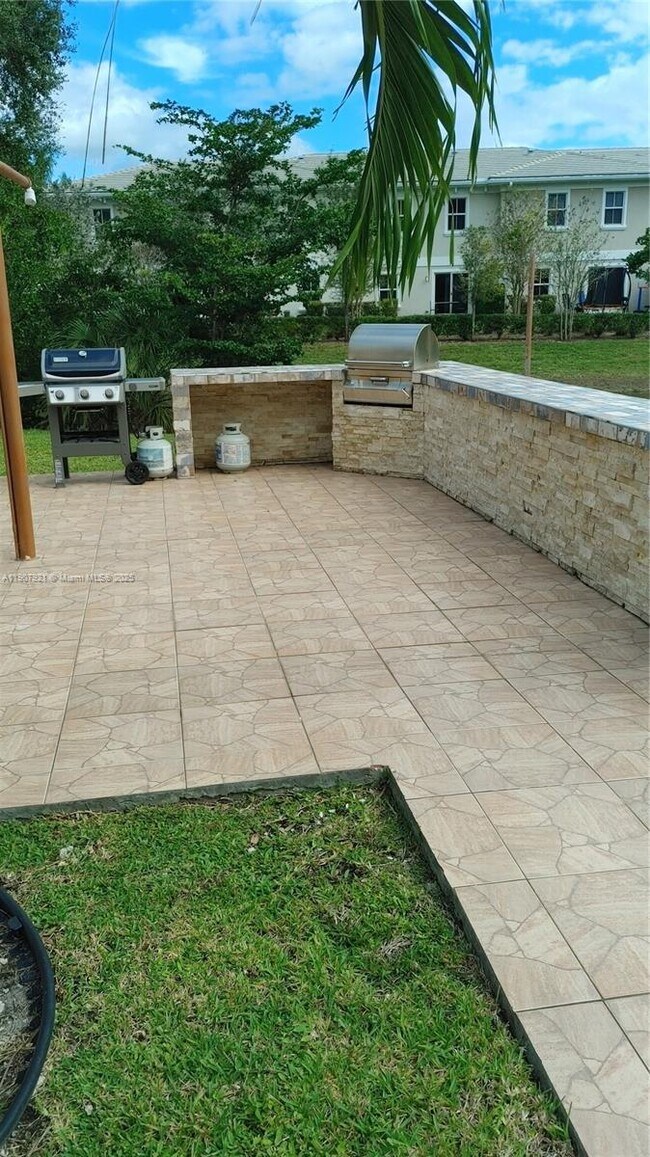 Building Photo - 3575 Brokenwoods Dr