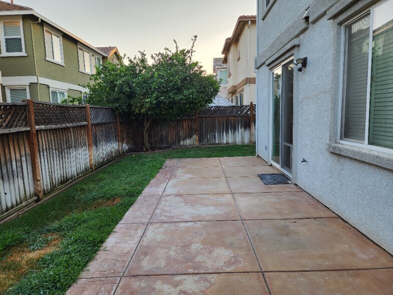Building Photo - 2400 Tamalpais Ave