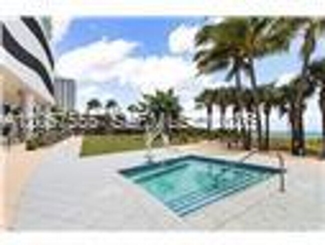 Building Photo - 6801 Collins Ave