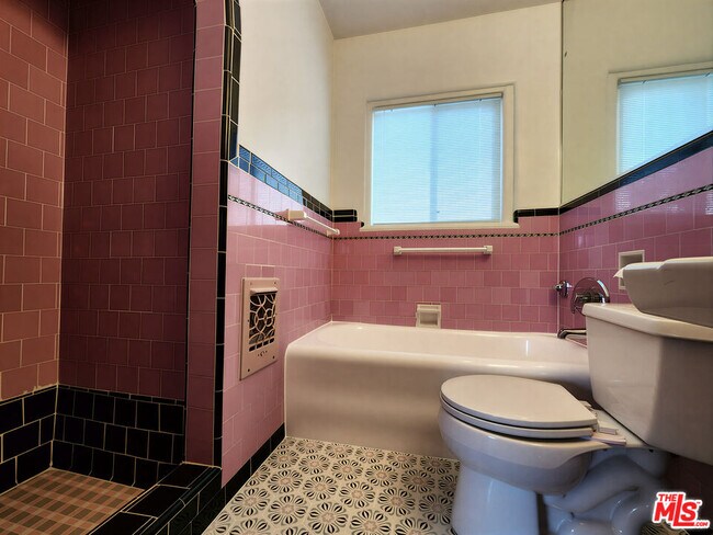 Building Photo - 1163 N Genesee Ave