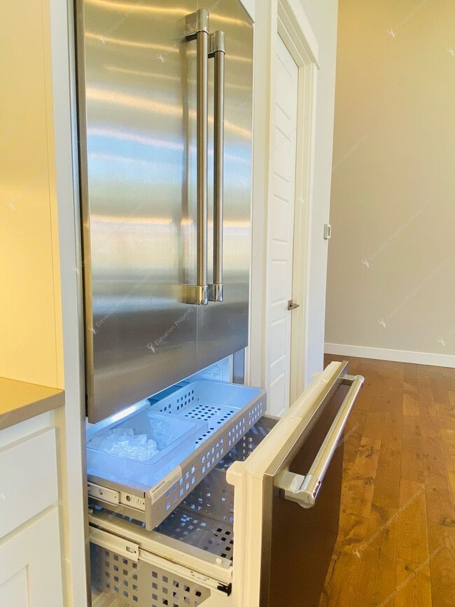 Building Photo - Luxury Single-Level 3BR - 3.5BA Living in Tetherow