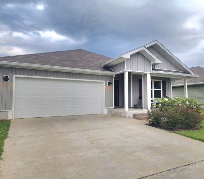 Building Photo - Gorgeous and Spacious 4 Bedroom, 2 Bath Op...
