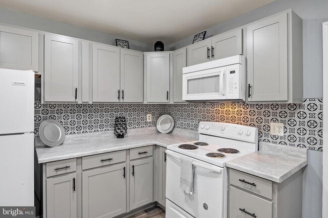 Building Photo - 9700 Cedarhollow Ln